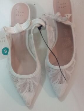A New Day Sz 8 Ivory  Lace Slingback Heels FLAW